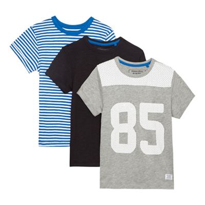 Pack of three boys' assorted plain and patterned t-shirts